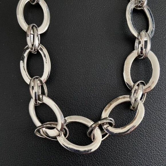 Steve Madden Silver tone Metal Chain Oval round Link Necklace - Picture 2 of 3